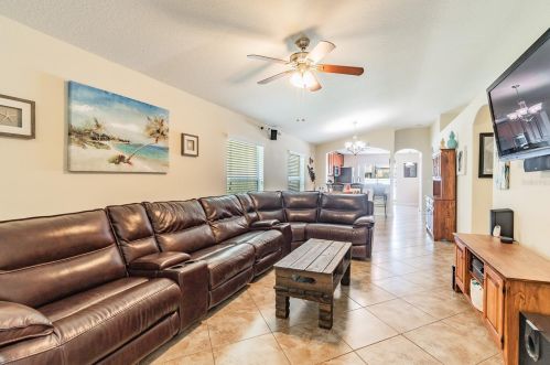 1908 Hawks View Dr, Ruskin, FL 33570-8009