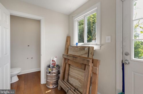 219 Hermitage St, Philadelphia, PA 19127-1018