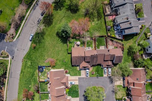 33 Rutledge Ct, East Brunswick NJ  08816-4020 exterior