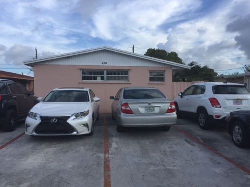 458 32nd St, Hialeah, FL 33013-3341