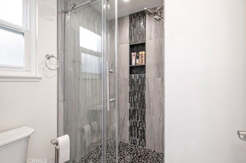 27067 Alabastro Dr, Santa Clarita CA  91354-2215 exterior