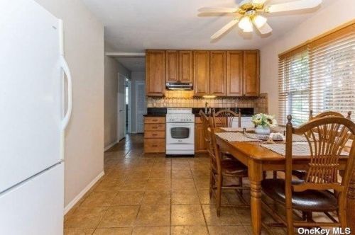 11 Lotus Ln, Westbury NY  11590-6320 exterior