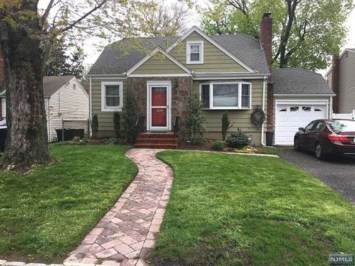 6 Huntting Dr, Dumont, NJ 07628-1517