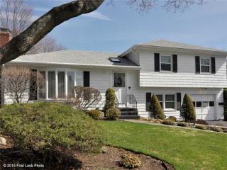 11 Everett Rd, Cranston, RI 02920-6122
