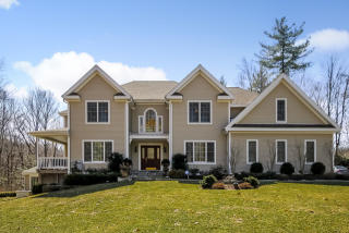 88 Curtiss Mdws, Woodbury, CT 06798-3833