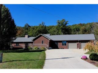10371 Pond Dr, Columbus, IN 47201-3941