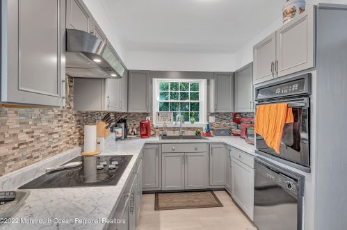 433 Lk Shr Dr, Bricktown NJ 08723-5079 exterior