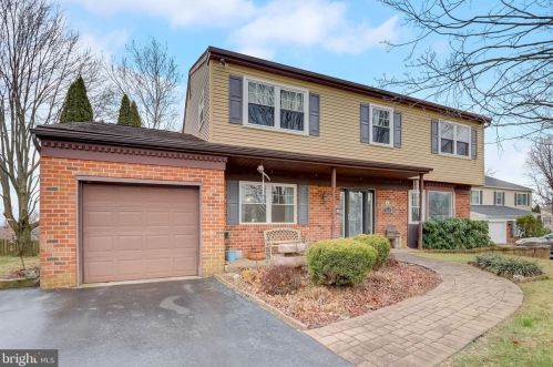 242 Emerson Dr, Miquon, PA 19444-1346