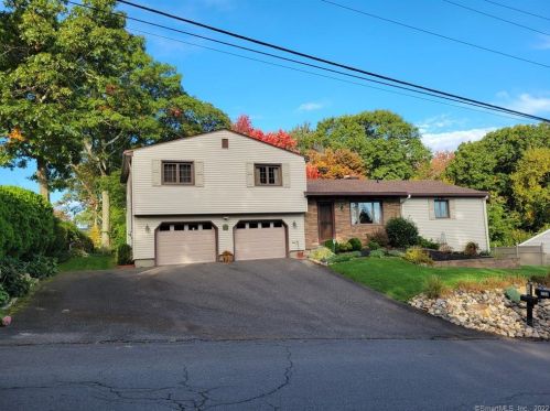 226 Juniper Ridge Dr, Waterbury CT  06708-1912 exterior