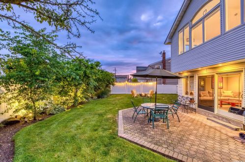 2534 Malibu Rd, North Bellmore NY  11710-5122 exterior