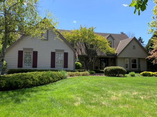 1661 Legend Hill Ln, Waukesha, WI 53189-8086