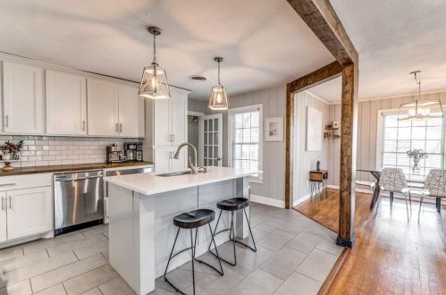 1908 Queen St, Fort Worth, TX 76103-2014