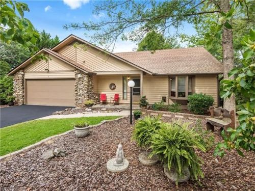 1 Brody Trl, Asheville, NC 28804-9637