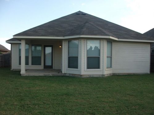1217 Sierra Blanca Dr, Burleson TX  76028-6844 exterior