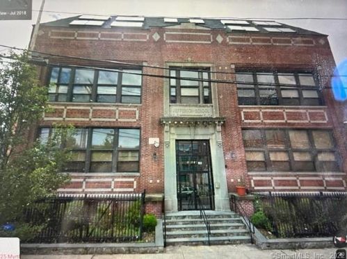 325 Myrtle Ave, Bridgeport CT  06604-5442 exterior