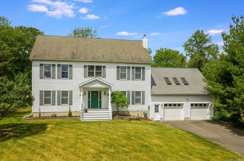 71 Carriage Dr, Red Hook, NY 12571-1229