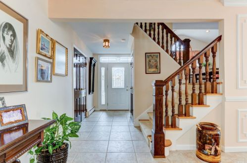 3070 Driftwood Ln, North Bellmore, NY 11710-5116