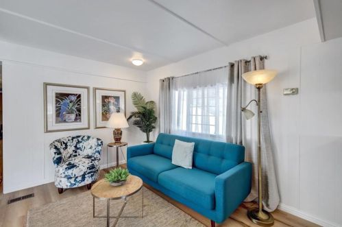 66 Hummingbird Ln, Oceanside CA  92057-6450 exterior