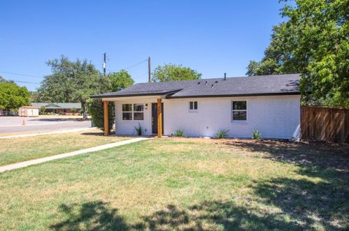 409 3rd St, Georgetown TX  78626-5027 exterior
