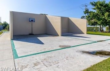600 Neapolitan Way, Naples FL  34103-8568 exterior