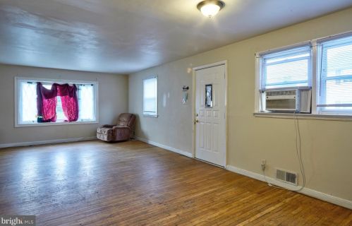 6833 Lee Ave, Camden NJ  08110-6122 exterior