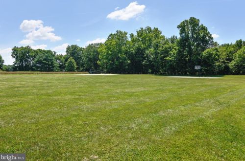 43527 Butler Pl, Leesburg VA 20176-7428 exterior