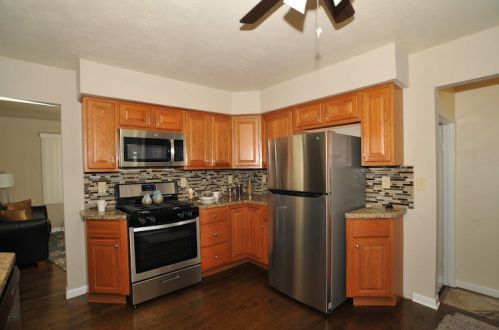 8227 Acacia St, Milwaukee, WI 53223-5525