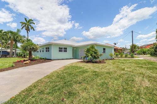 2704 Sanibel Blvd, Saint James City FL  33956-2232 exterior