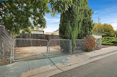 2301 Orleans Dr, Pinole CA  94564-1645 exterior