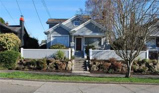 7724 32nd Ave, Seattle, WA 98118-4002