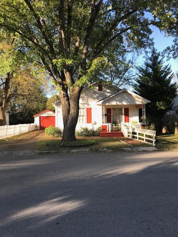 516 3rd St, Lawrenceburg, TN 38464-3431