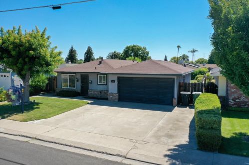 822 Robert Ave, Ripon, CA 95366-2544