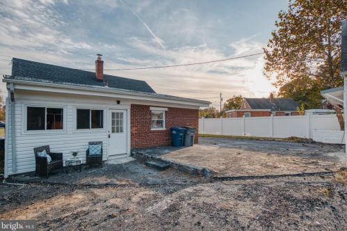 6916 Arlington Blvd, Falls Church VA  22042-1937 exterior