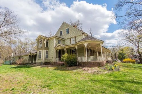 106 Lake St, Moosup, CT 06354-1134