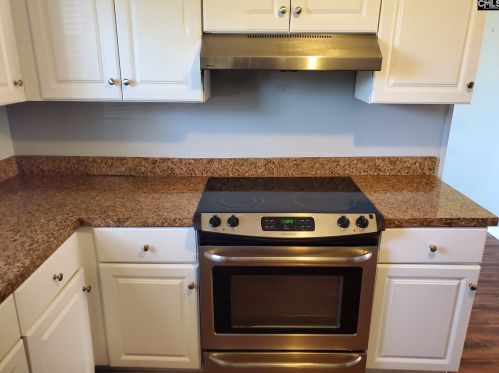 323 Creighton Dr, Cayce-West Columbia SC  29172-3114 exterior