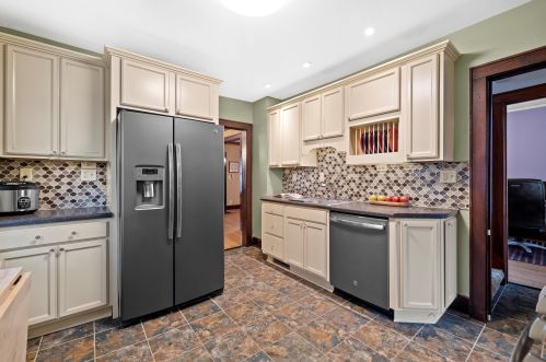 317 Randall St, Waukesha, WI 53188-3559