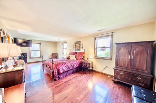 7 Edgewood Dr, Middletown CT 06457-3508 exterior