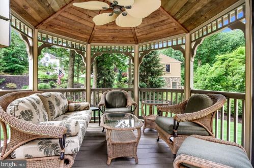 306 Deer Path Dr, Red Lion PA  17356-7800 exterior