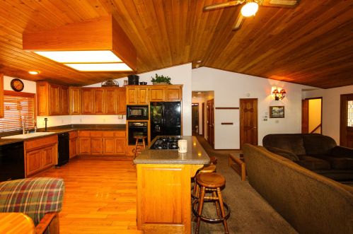 1253 Panorama Dr, Big Bear City CA  92314-9828 exterior