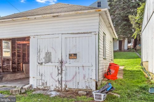 325 1st Ave, Red Lion PA  17356-1517 exterior