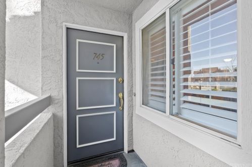 26955 Rainbow Glen Dr, Santa Clarita, CA 91351-5523