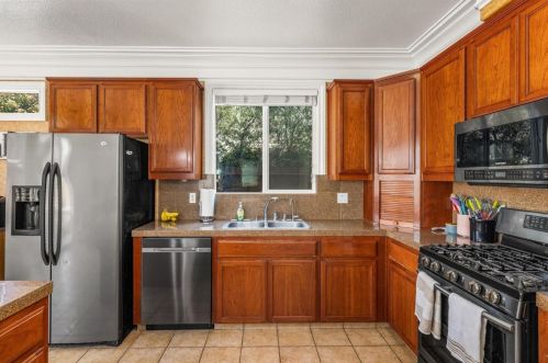 1451 Primavera Ave, Manteca CA  95336-6450 exterior