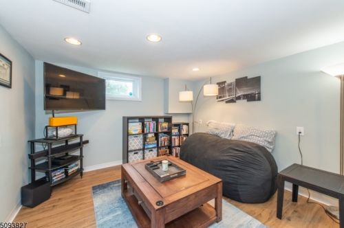 36 Riverside Dr, Parsippany NJ  07834-2133 exterior