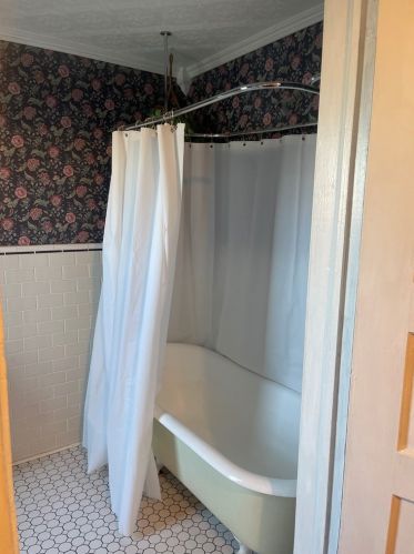 102 Lugonia Ave, Redlands CA  92374-4702 exterior