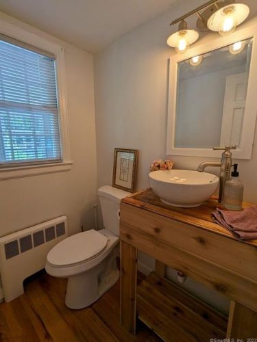 5 Guernsey Rd, Bloomfield CT  06002-3401 exterior