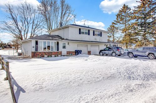 727 Washington Ave, Cleveland WI  53015-1521 exterior