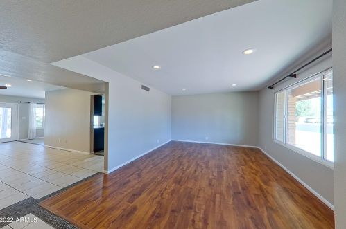 12420 43rd Ln, Glendale, AZ 85304-2302