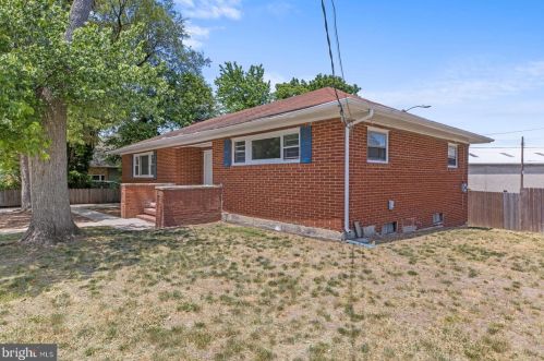 213 Berkley Rd, West Deptford, NJ 08066-1604