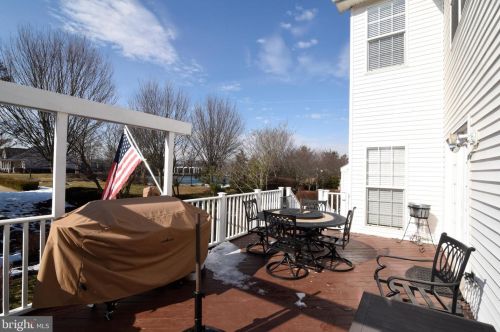 213 Alpine Dr, Leesburg VA 20175-6132 exterior