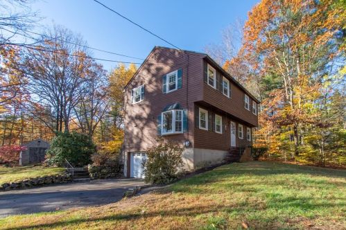 3 Rowell Ln, Sandown, NH 03873-2318
